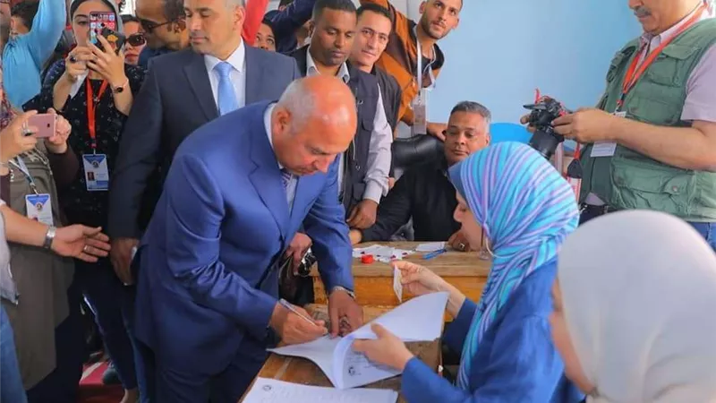 بعد الإدلاء بصوته.. الوزير: المصريون يضربون أروع الأمثلة في حب الوطن