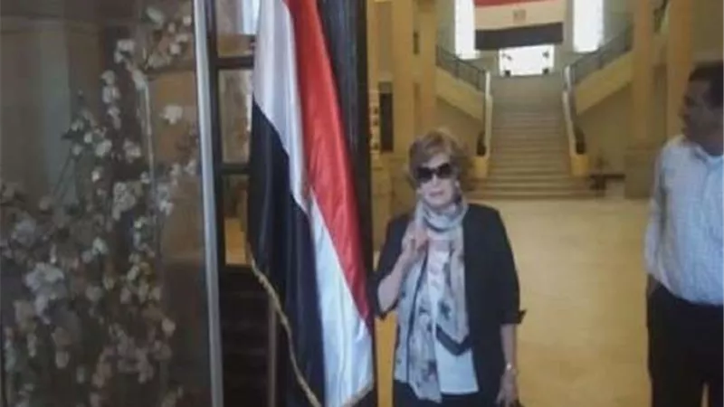 بالصور.. جيهان السادات تدلي بصوتها في الاستفتاء على الدستور