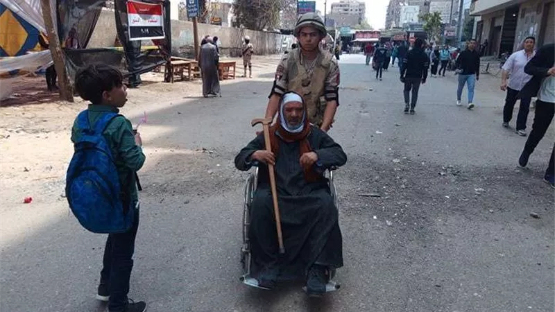 مجند يساعد 