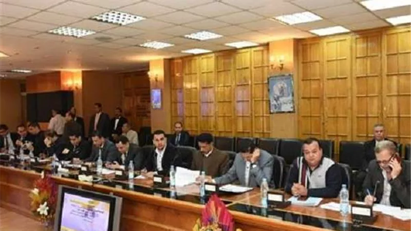 محافظ الشرقية: اللجان تعمل بكامل طاقتها.. وانتظام توافد المواطنين