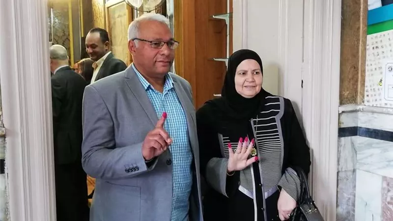 بالصور.. توافد المواطنين على مدرسة مصر الجديدة للمشاركة في استفاء الدستور