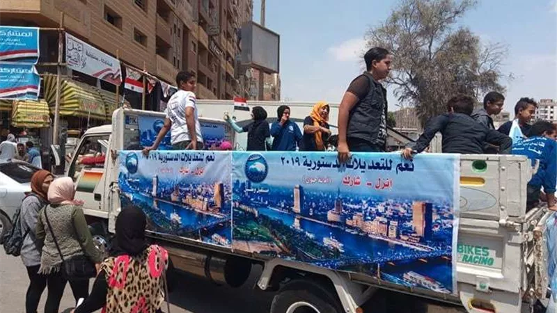 بالأغاني والمزمار.. سيارات تجوب حلوان لحث المواطنين على المشاركة بالاستفتاء