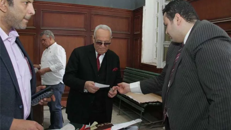 بالصور.. بهاء أبو شقة يدلي بصوته في الاستفتاء على التعديلات الدستورية