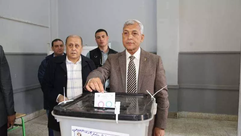 محافظ المنوفية يدلى بصوته فى الاستفتاء على التعديلات الدستورية 2019