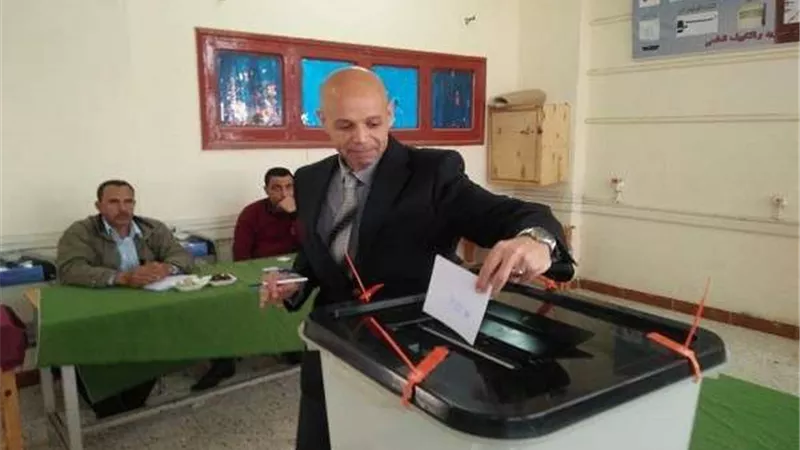 وكيل وزارة الصحة بالشرقية يدلي بصوته في استفتاء التعديلات الدستورية بالقرين