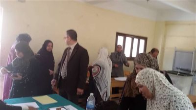 بالصور.. بدء التصويت بمدرسة عثمان بن عفان بشبرا الخيمة