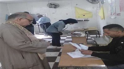 بالصور.. بدء التصويت في مدرسة الشهيد محمد عبد العزيز بالهرم