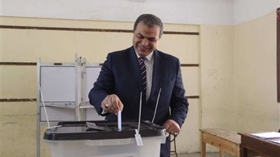 وزير القوى العاملة يدلي بصوته في الاستفتاء على تعديل الدستور بمدينة نصر