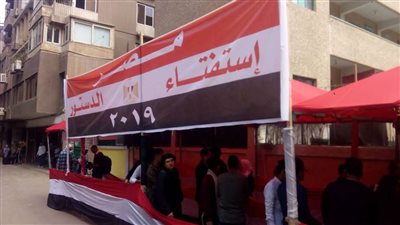 بالصور.. إقبال كثيف من الناخبين للمشاركة في الاستفتاء بالزمالك