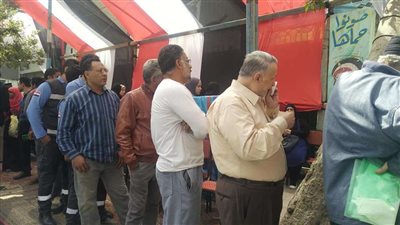طوابير أمام لجان المبتديان بالسيدة زينب في ثاني أيام الاستفتاء على الدستور