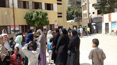بالصور.. الزغاريد تشعل لجنة محمد فريد بالمعادي احتفالا بتعديل الدستور