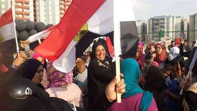 نساء حي الأسمرات يحتشدن لحث المواطنين على المشاركة في الاستفتاء