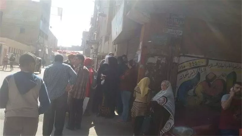 قبل افتتاح اللجان.. توافد الناخبين للإدلاء بأصواتهم في شبرا الخيمة