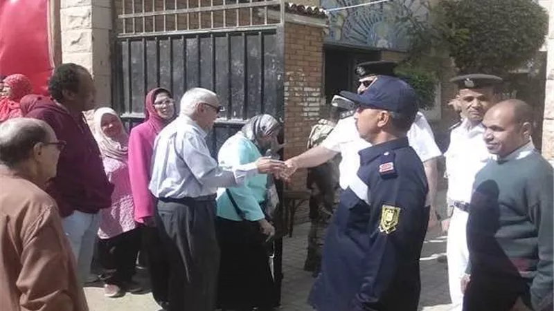 بالصور| لجان الهرم تفتح أبوابها لاستقبال الناخبين في اليوم الثاني للاستفتاء