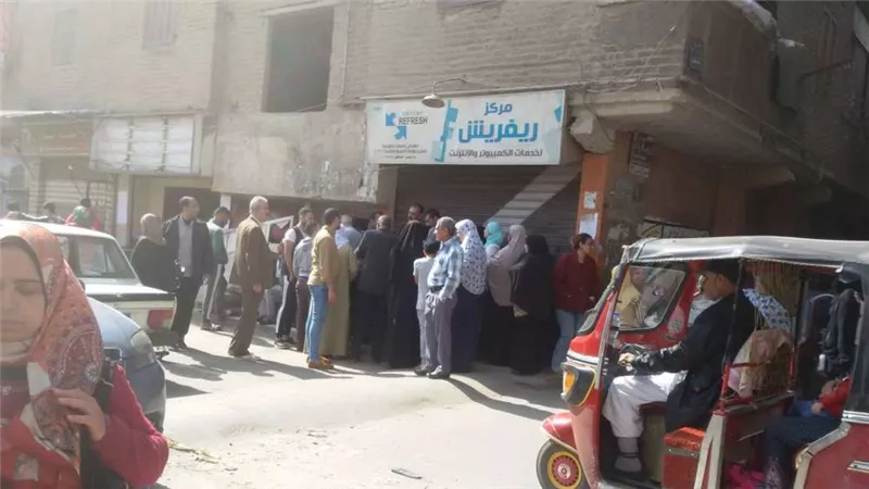 بالصور... توافد المواطنين على اللجان الانتخابية بشبرا الخيمة