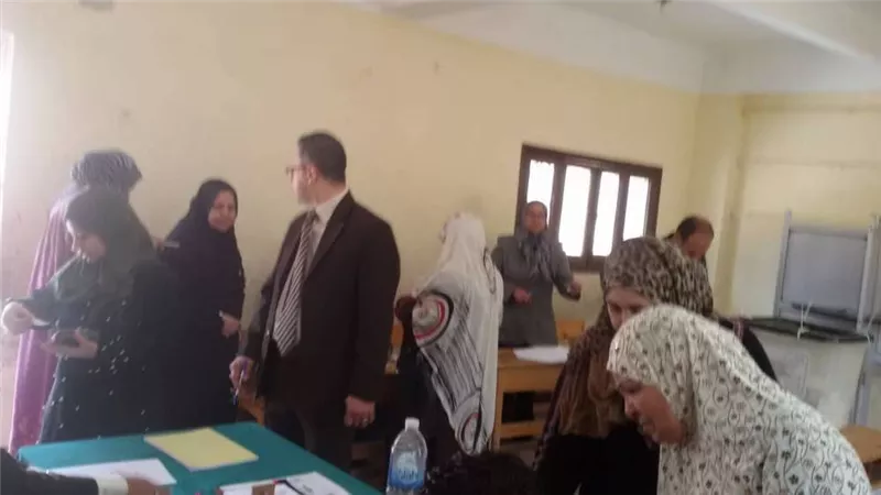 بالصور.. بدء التصويت بمدرسة عثمان بن عفان بشبرا الخيمة