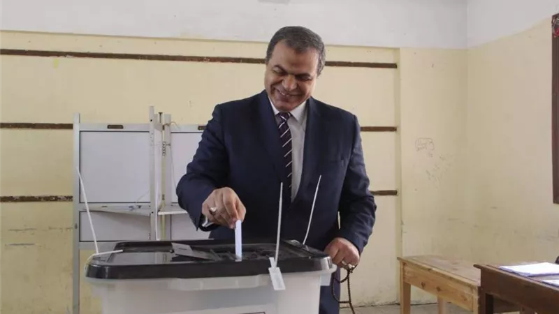 وزير القوى العاملة يدلي بصوته في الاستفتاء على تعديل الدستور بمدينة نصر
