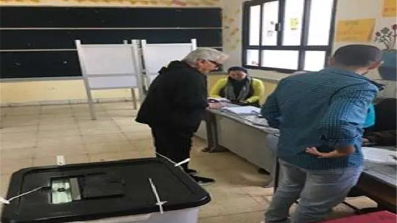 حلمي طولان يدلي بصوته في الاستفتاء على التعديلات الدستورية بمدينة نصر