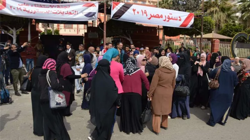 توافد العاملين بديوان محافظة بورسعيد على اللجان للإدلاء بأصواتهم