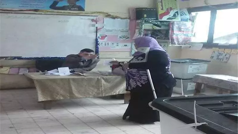 إقبال كثيف بلجان مدرسة هشام رفعت بالهرم في ثاني أيام الاستفتاء