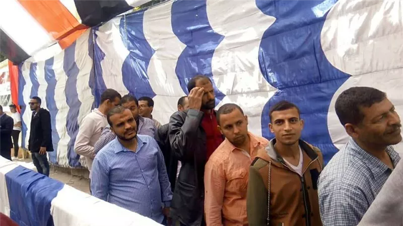طوابير شبابية أمام لجان عمر مكرم للاستفتاء على التعديلات الدستورية