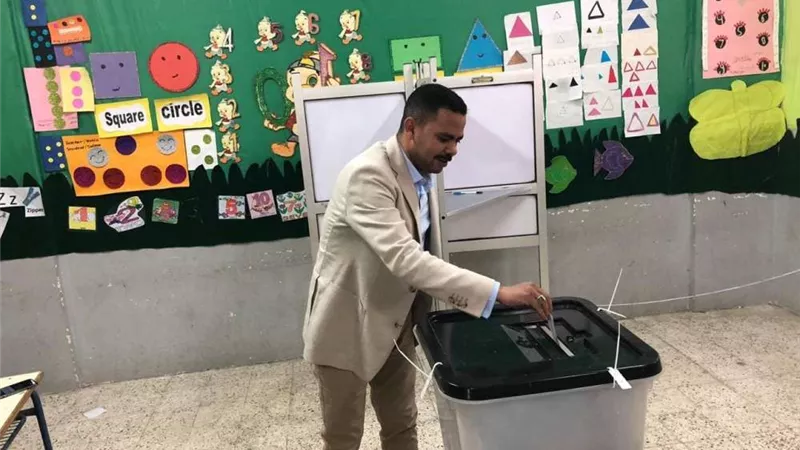 أشرف رشاد يدلي بصوته فى الاستفتاء على تعديل الدستور بالتجمع الخامس