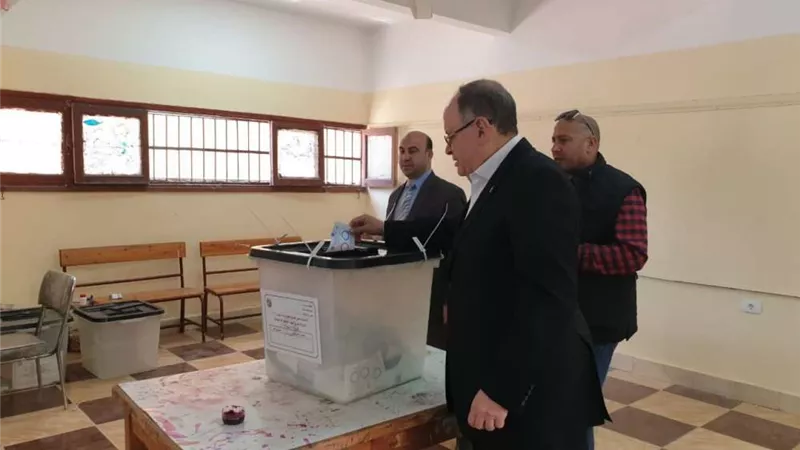 كرم كردي يدلي بصوته في الاستفتاء على التعديلات الدستورية