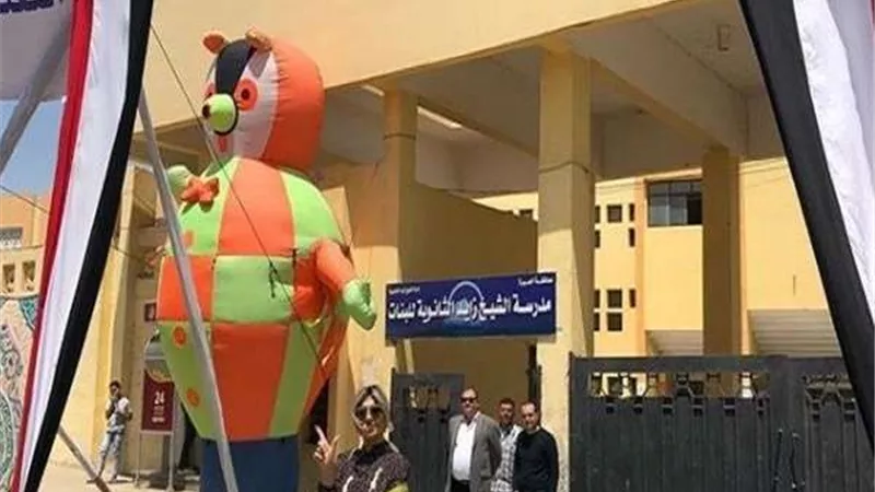 بوسي شلبي تدلي بصوتها في الاستفتاء على تعديل الدستور: 