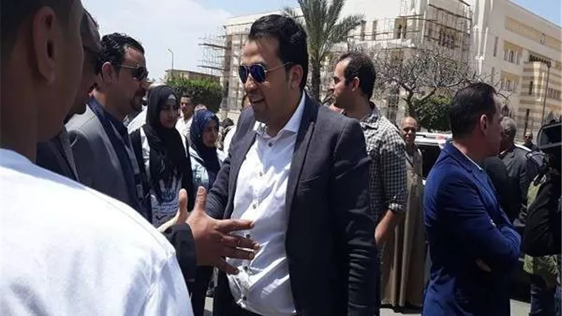 عاطف الشريف يتفقد اللجان الانتخابية بمجمع الملك فهد