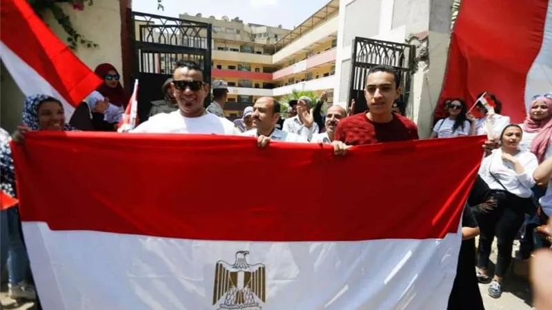بالصور.. محمود الليثي يدلي بصوته في استفتاء تعديل الدستور بفيصل