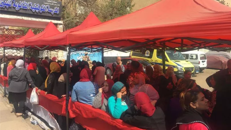بالصور.. تكدس المواطنين في ثالث أيام الاستفتاء على الدستور بشبرا