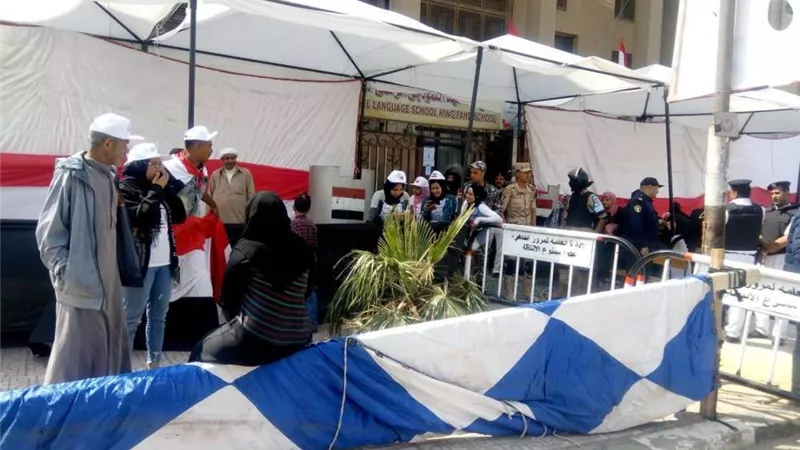 في آخر يوم.. توافد الناخبين للإدلاء بأصواتهم بالاستفتاء بمجمع فهد مدينة نصر