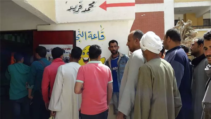 لليوم الثالث على التوالي.. الشباب يتصدرون مشهد الاستفتاء بالمعادي