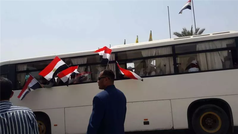 أتوبيسات جامعة حلوان تنقل الناخبين لمقرات اللجان