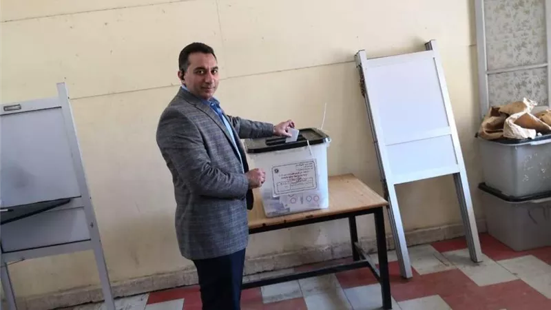 خالد سعيد يدلي بصوته في ثالث أيام الاستفتاء على الدستور بمدينة نصر