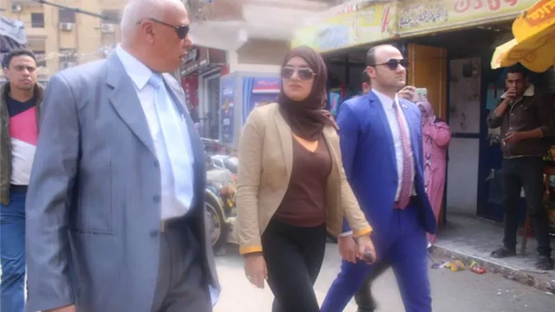 بالصور.. إيمان ريان تتفقد سير العملية الانتخابية بمركز طوخ