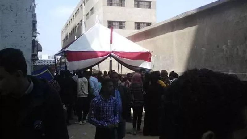 بالصور.. احتفالات وإقبال كثيف على اللجان بحدائق القبة