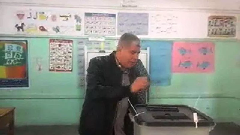 أحمد شوبير يدلي بصوته في الاستفتاء على الدستور