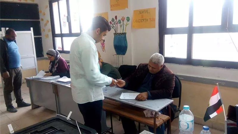 رئيس لجنة بمجمع الملك فهد: وعي الشباب دفعهم للمشاركة بكثافة في الاستفتاء