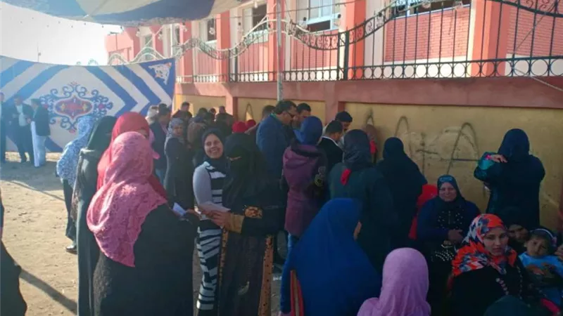 توافد أهالي بورسعيد للجان التصويت في الاستفتاء على التعديلات الدستورية