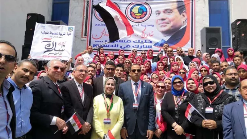 بالصور| نشاط مكثف لرئيس جامعة دمنهور لحث الناخبين على المشاركة في الاستفتاء