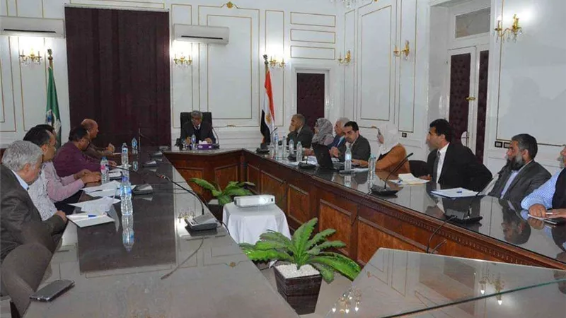 محافظ المنيا يتابع إجراءات إنشاء مشروع مدينة العمال بحي جنوب