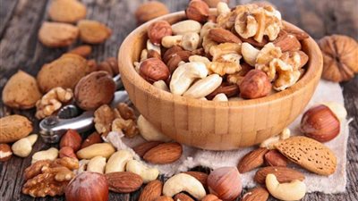 للرجال.. تعرف على فوائد المكسرات للخصوبة