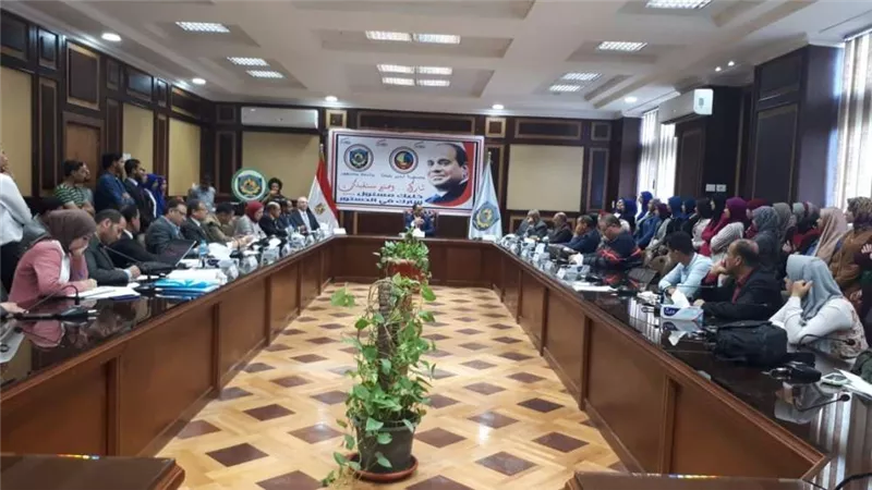 رئيس جامعة دمنهور يكرم المشاركين في التعديلات الدستورية