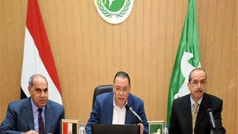 محافظ الشرقية يكلف بسرعة الرد على الشكاوى الواردة على بوابة الحكومة