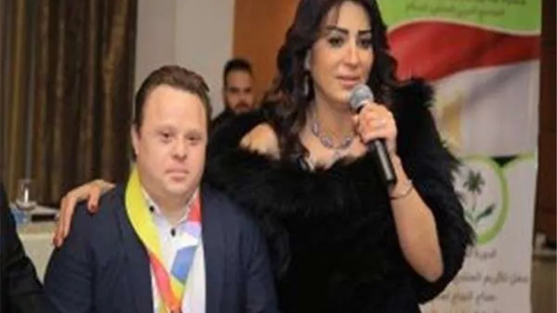 وفاء عامر ويسرا يشاركان في حفل توقيع كتاب مازن السماحي