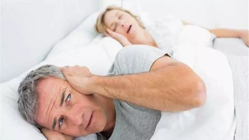 مثل الرجال تماماً.. دراسة تكشف إصدار النساء أصوات للشخير أثناء النوم