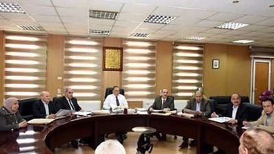 غراب يختبرالمتقدمين لوظيفة مدير شئون التجارة الخارجية بالشرقية