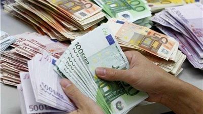 ننشر أسعار اليورو والاسترليني خلال تعاملات الأحد الصباحية