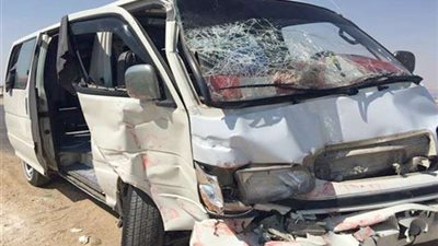 انقلاب ميكروباص وإصابة ٩ افراد من أسرة واحدة بالسويس